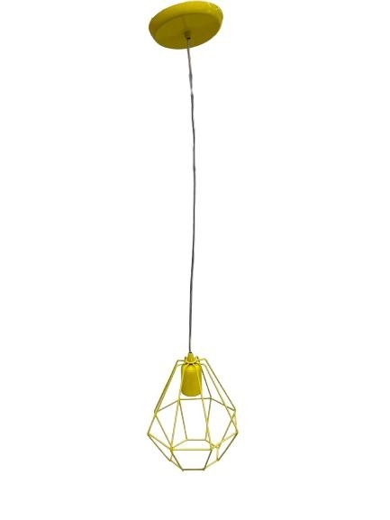 PENDENTE ARAMADO DIAMANTE 21CM AMARELO